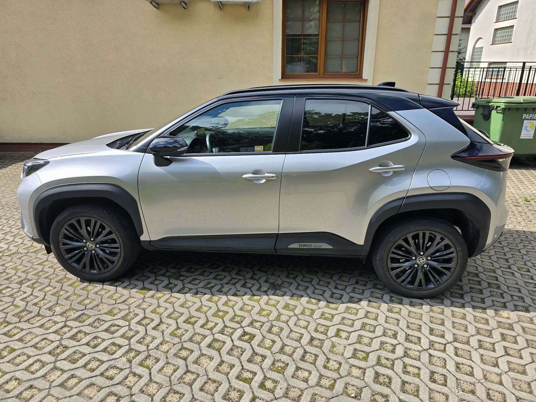 Toyota Yaris Cross 1.5 Hybrid Dynamic Force AWD-i 116 KM e-CVT 4x4 pakiet VIP