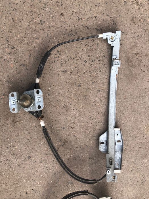 Продам стіклопідцомникм та стекла дверей до дверей фолцваген б4