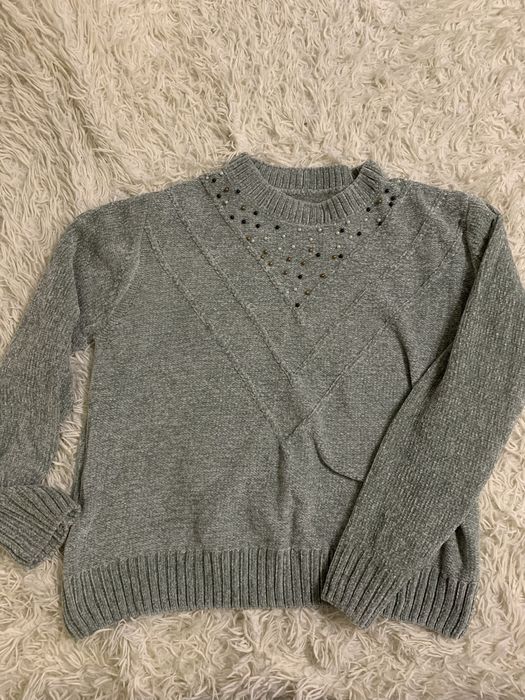 Теплий светр з камінцями