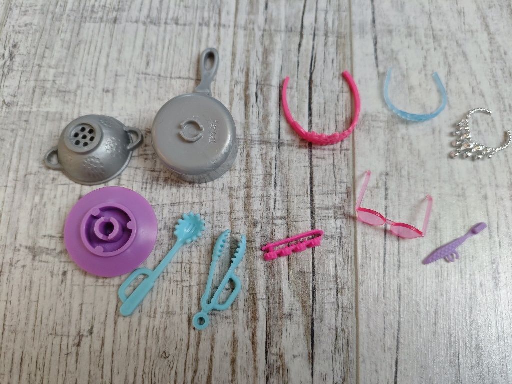 Barbie akcesoria garnek spaghetti opaska okulary wieszak