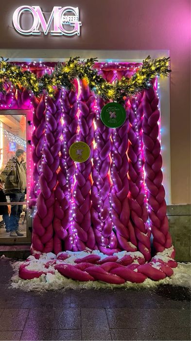 Новорічне оформлення вітрин під ключ