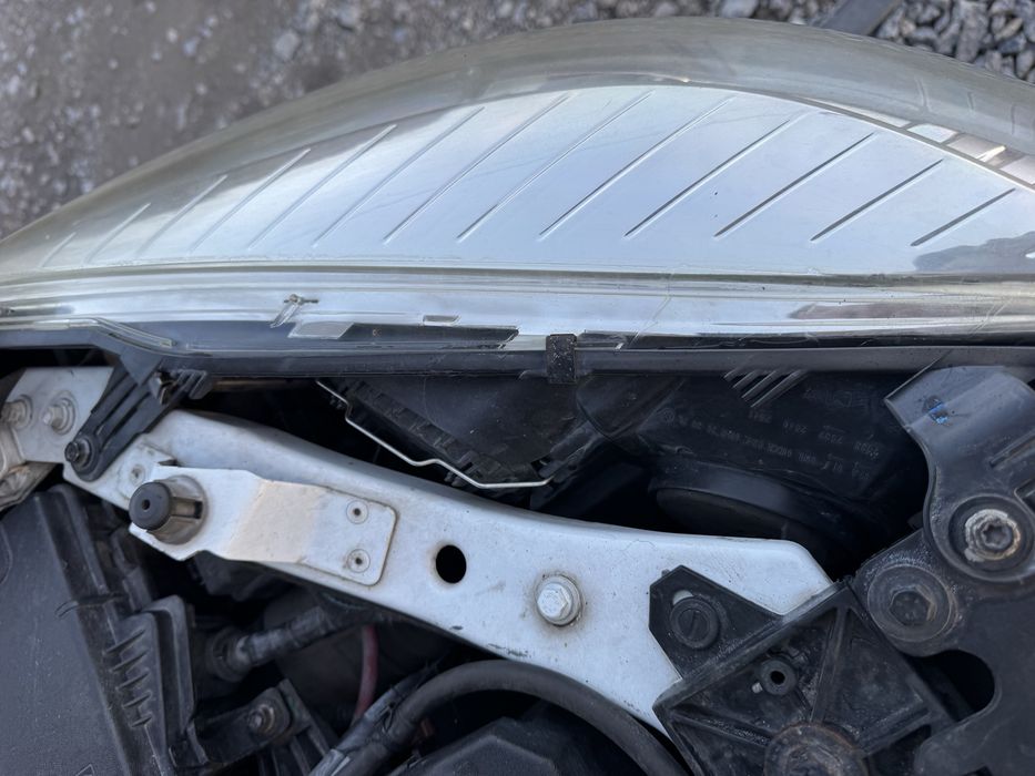 Продам передние фары Рено Меган 3 2009года