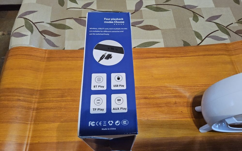 Світильник, годинник, колонка