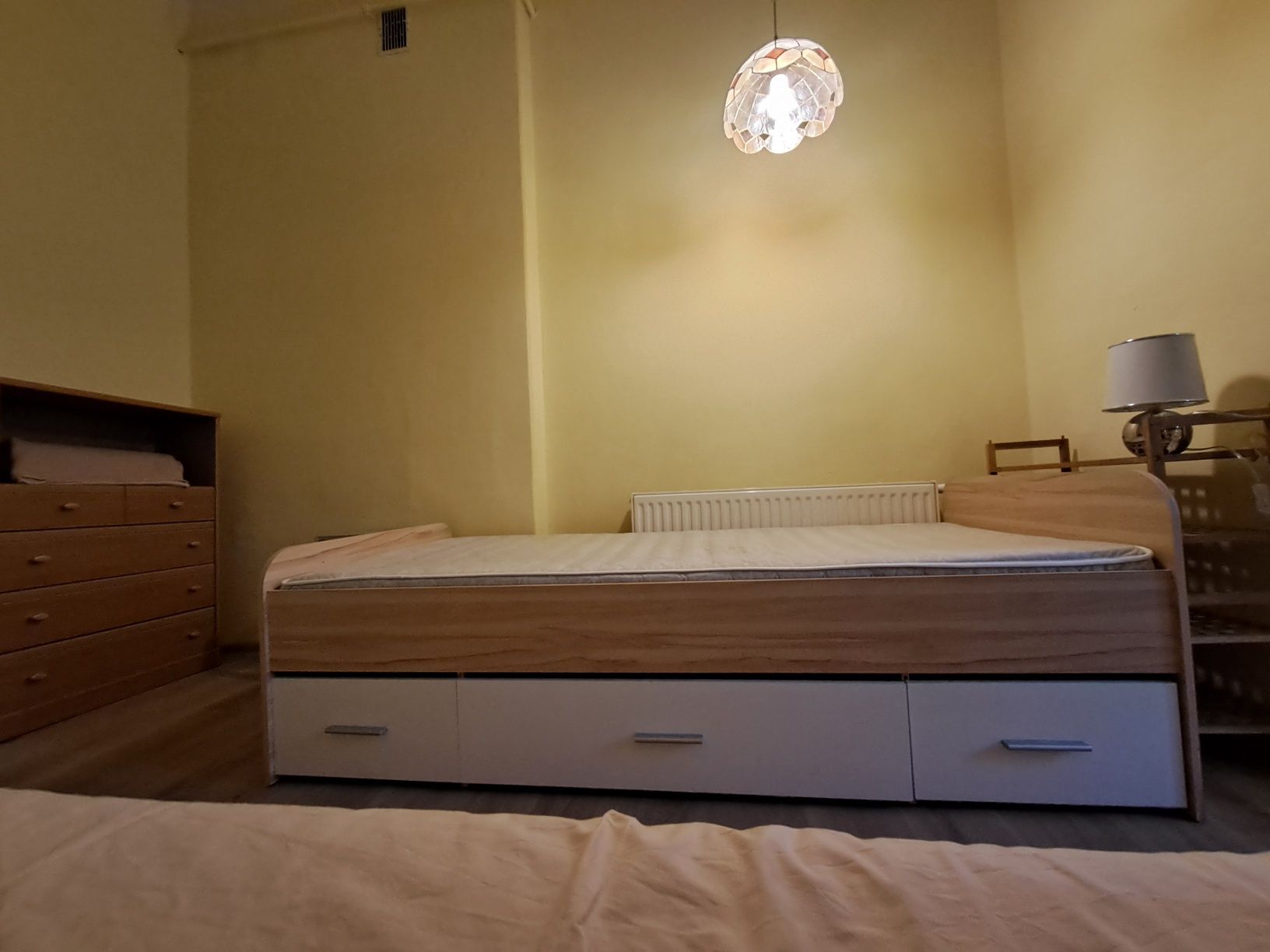 Pojedyncze łóżko z trzema szufladami 90x200 + materac gratis
