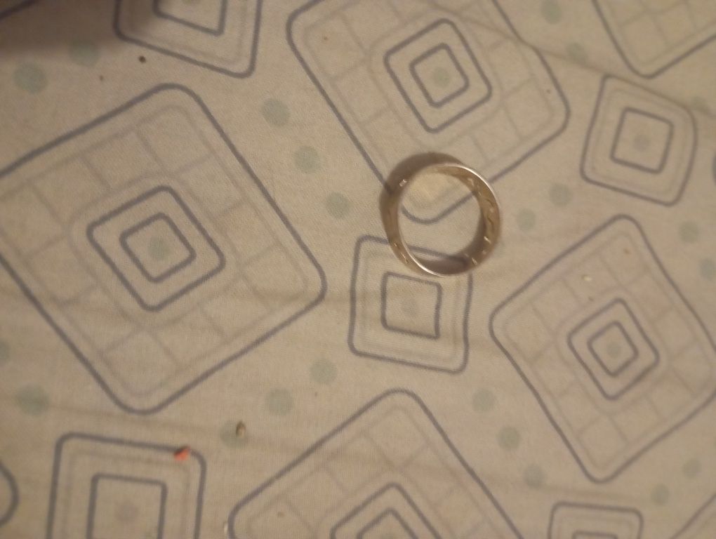 Anel antigo pouco usado com diâmetro de 1,5 cm