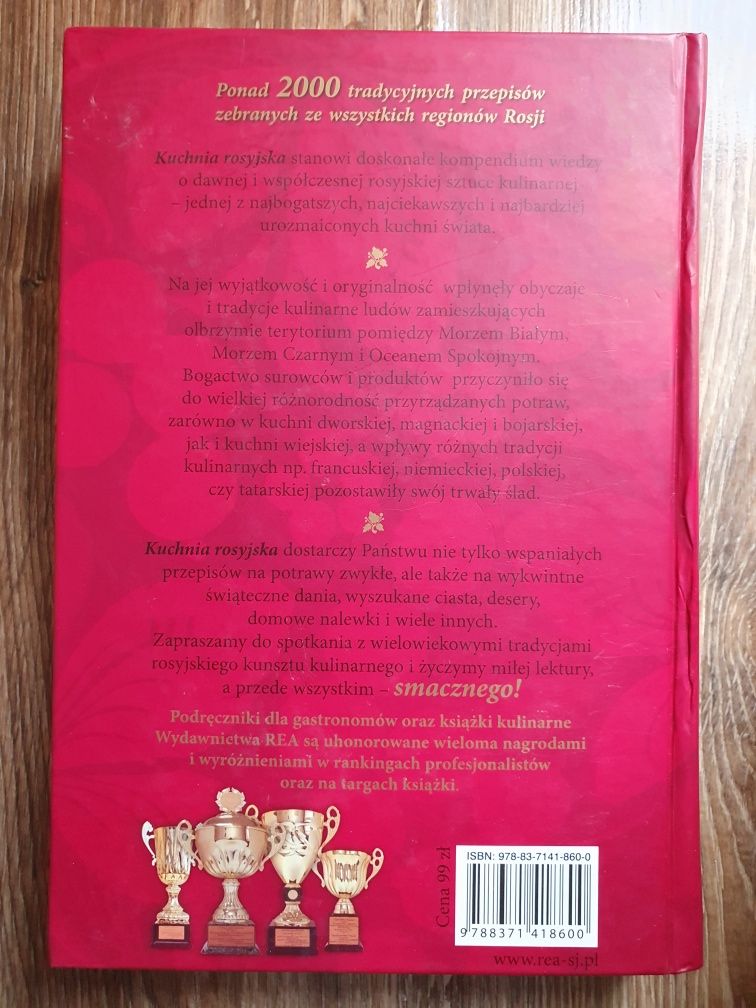 Kuchnia rosyjska. Ponad 2000 tradycyjnych przepisów - Łukasik, Sado