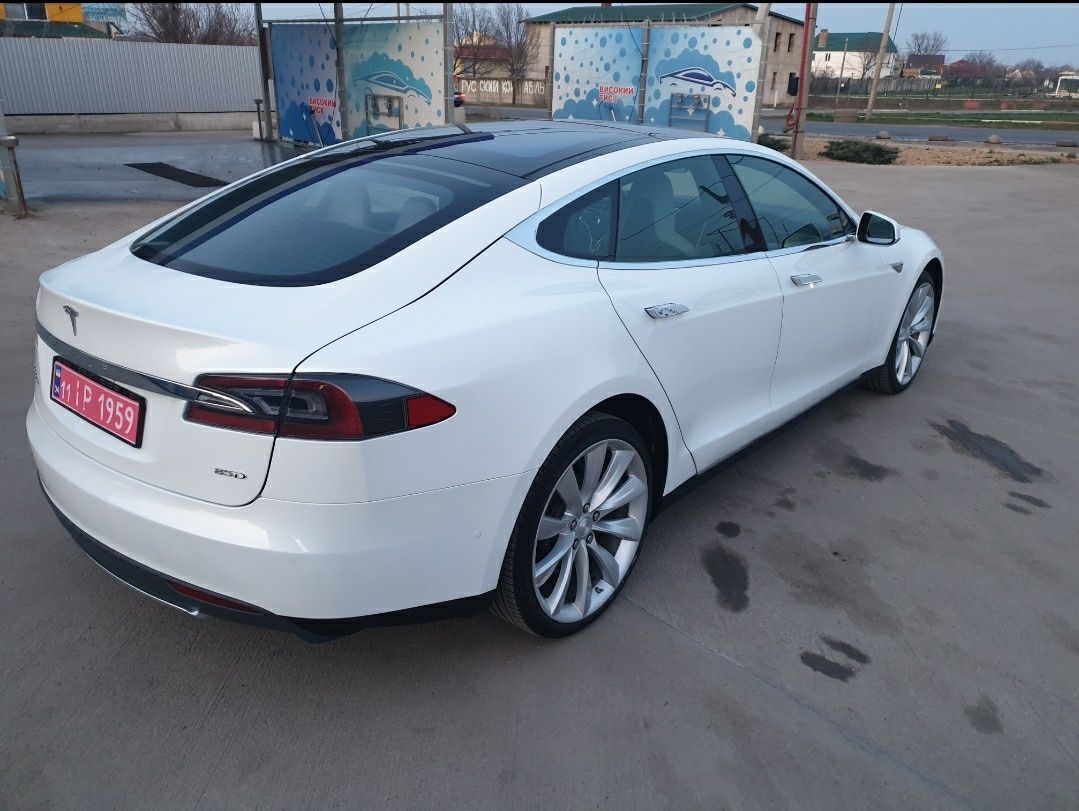 Tesla Model S 85D 4WD 2015 Белая! Новая!