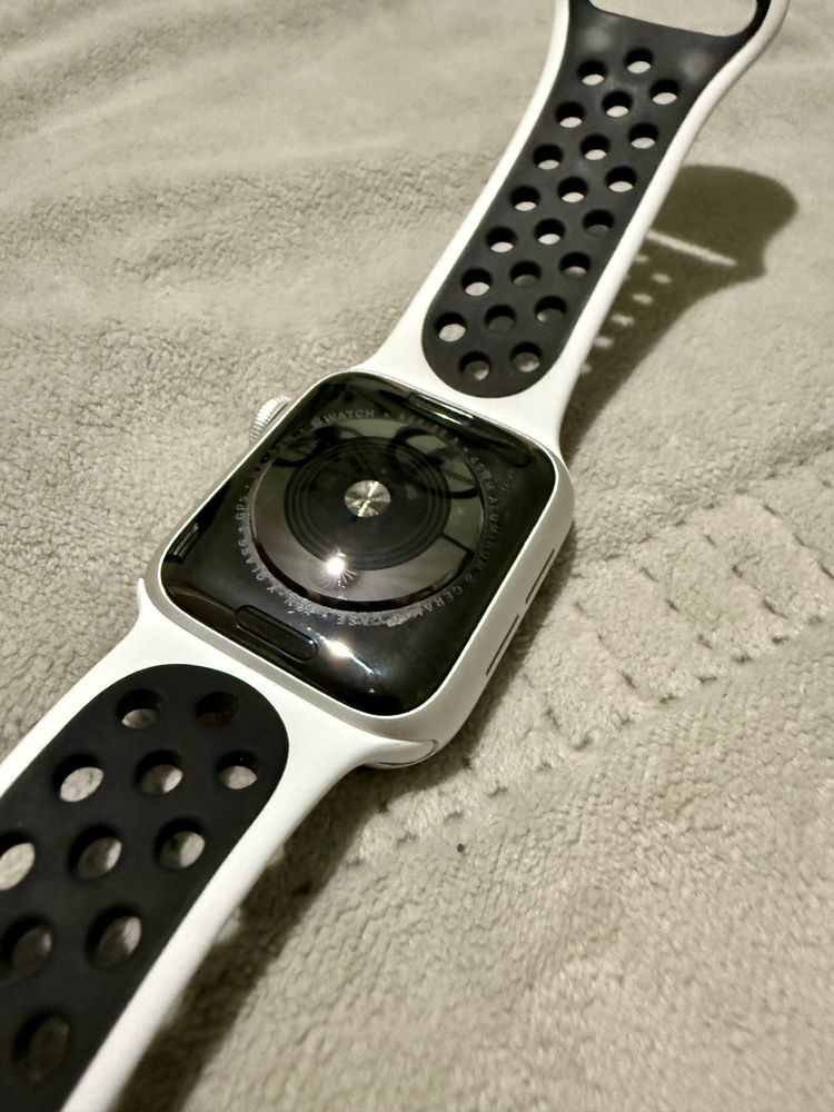 Apple watch series 5 40 mm + dodatkowy pasek