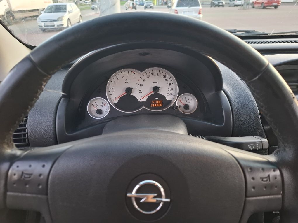 Opel corsa c 1.2 80km 2005r