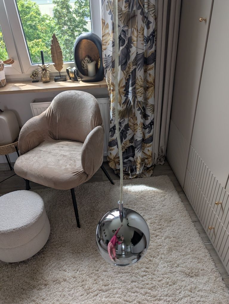 Lampy srebrne kule