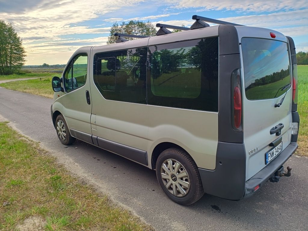 Opel Vivaro 8 osób