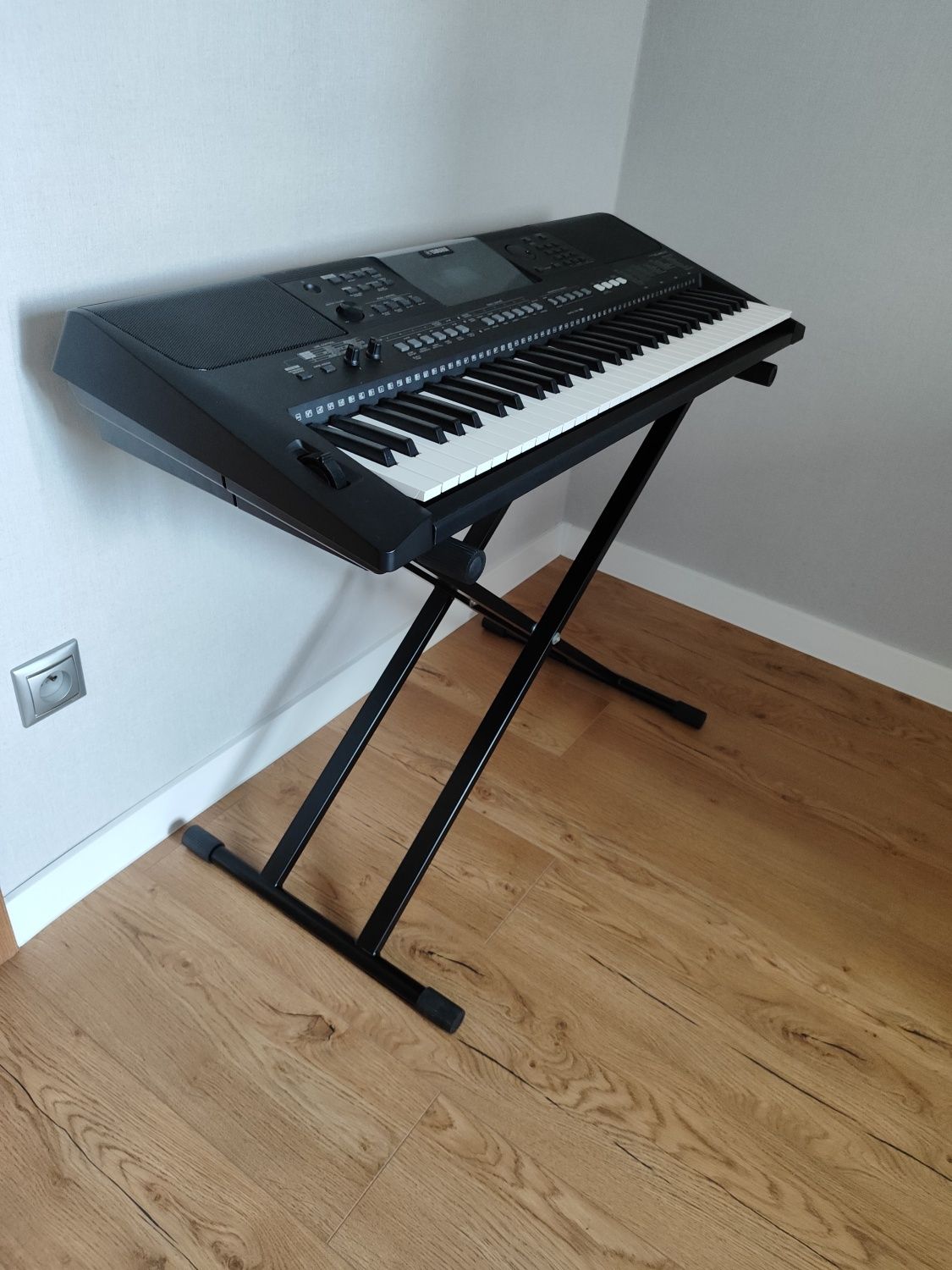 Keyboard Yamaha PSR E463 jak nowy + statyw i pokrowiec