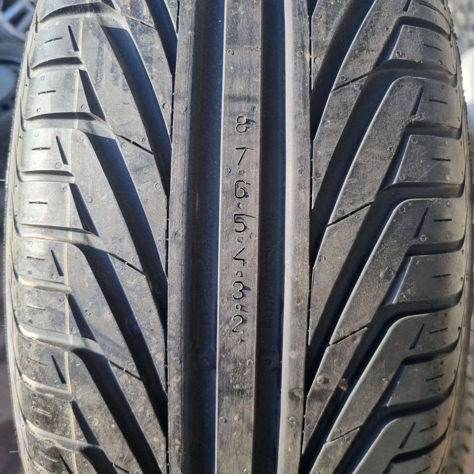 шины 225/50/17 nokian z run flat