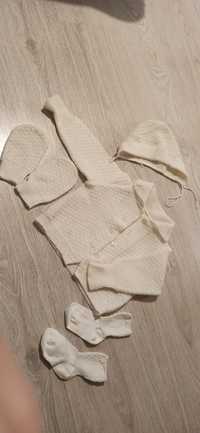 Zestaw ubranek sweterek czapeczka rękawiczki skarpetki