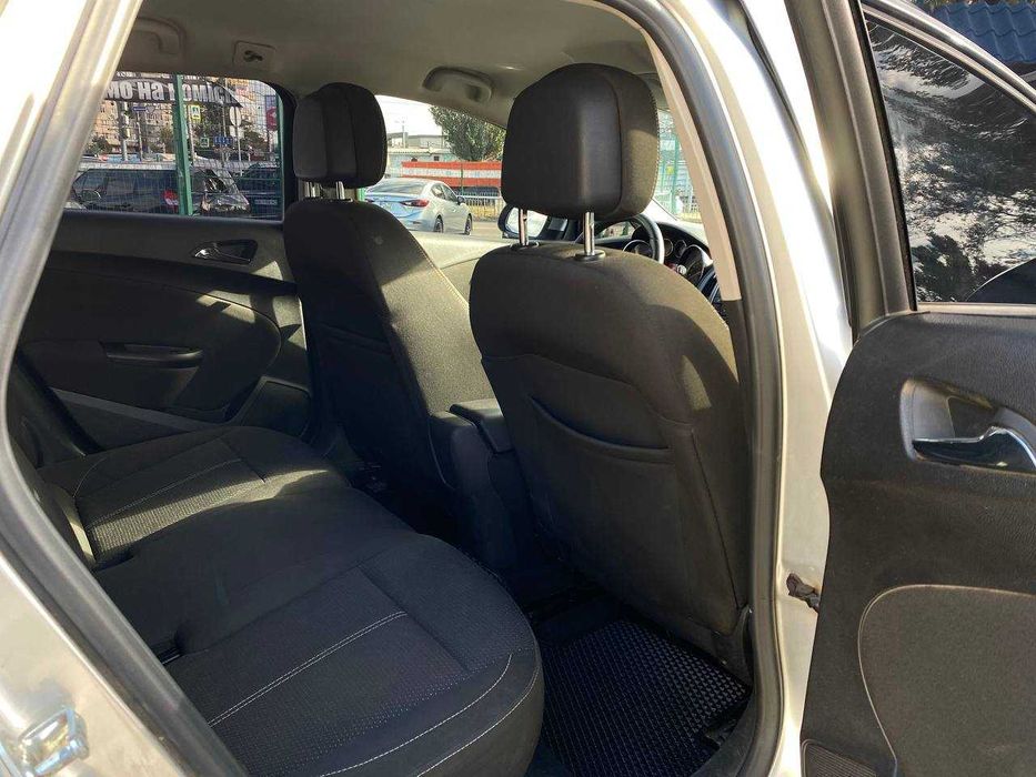 Продам Opel Astra 2015 1.6 Дизель , обслужена.