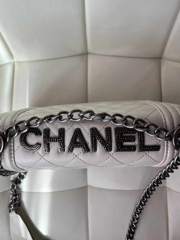 Белая сумка Chanel