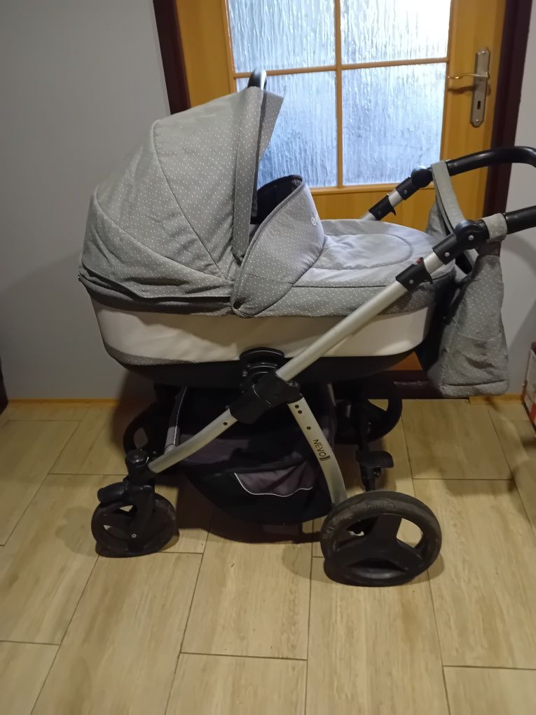Wózek niemowlecy plus 2 foteliki