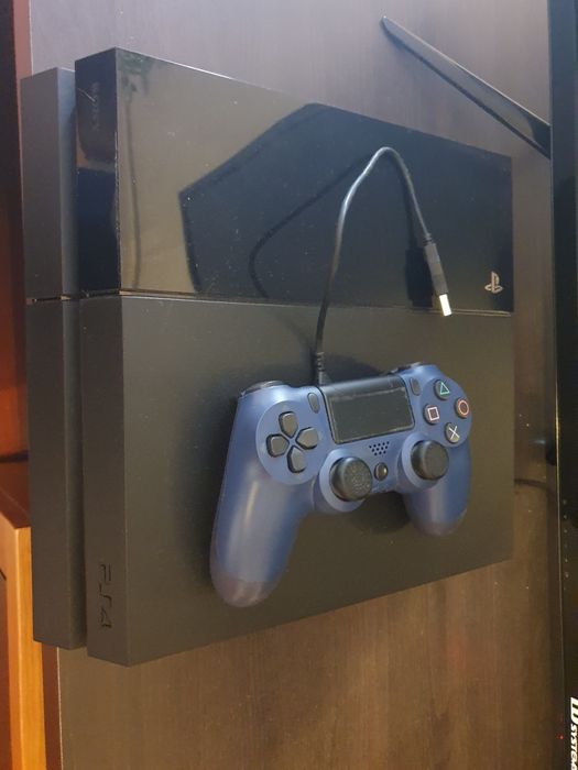 Playstation 4 com comando