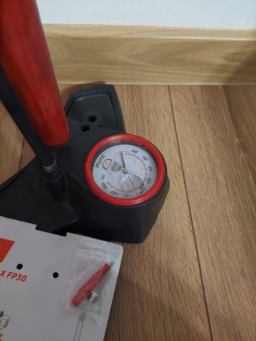 Pompka ręczna Zefal Profil Max FP30 czerwona ZF-0864