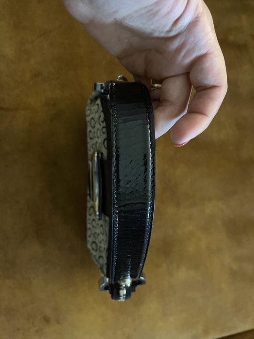 Vendo mala GUESS de ombro, completamente NOVA.