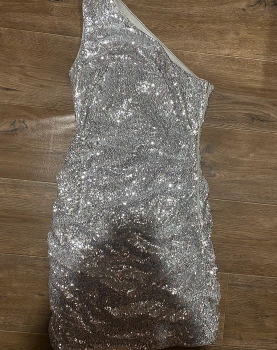 Sukienka cekinowa na jedno ramię xl