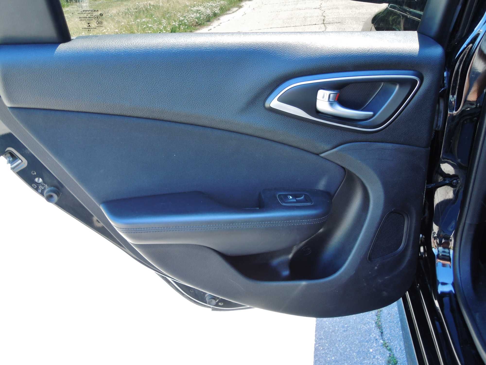 CHRYSLER 200/Рідна фарба,зразковий стан.