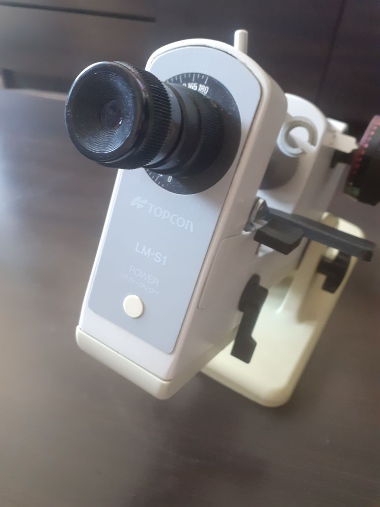Dioptriomierz  lunetowy topcon