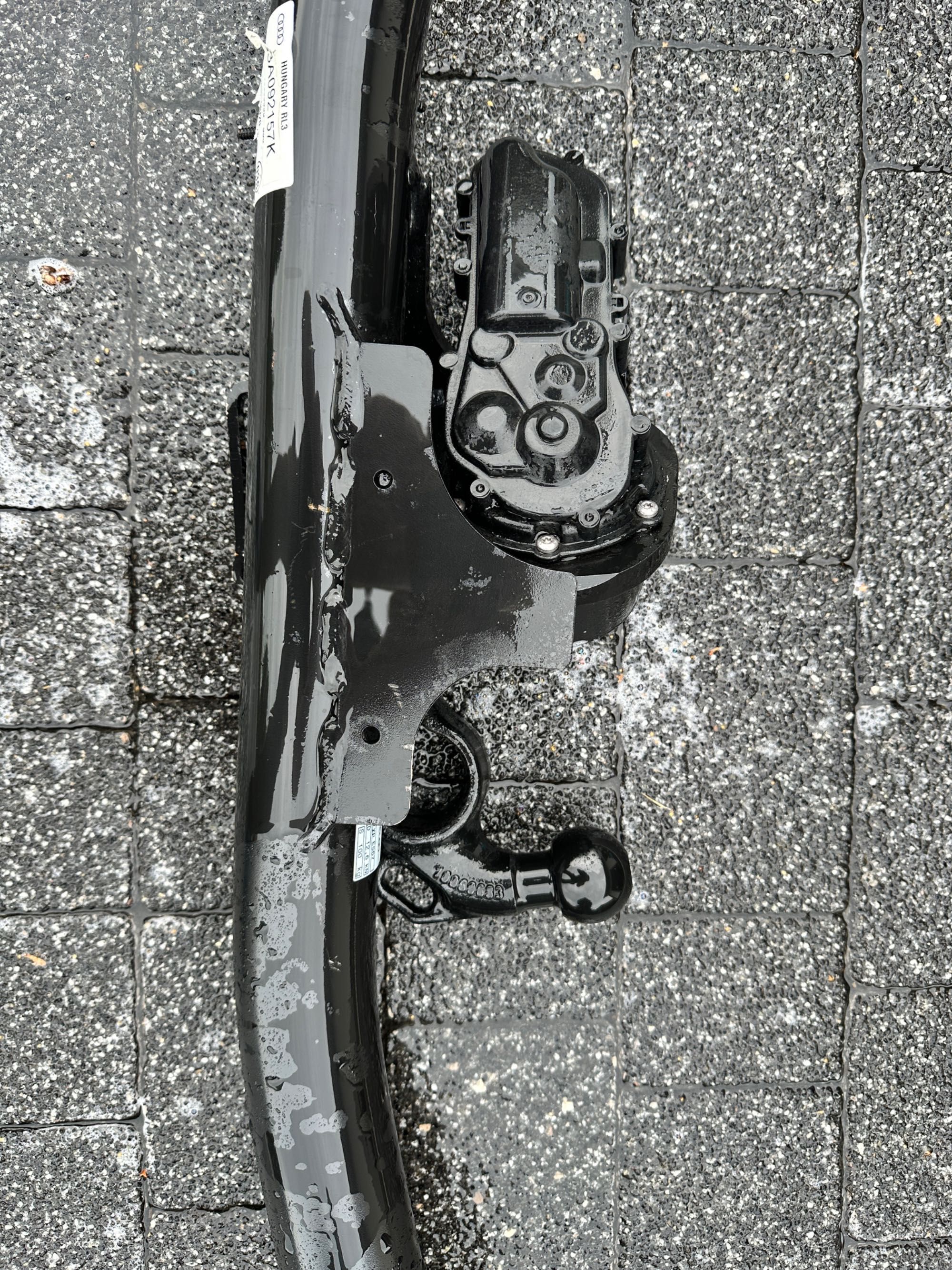 Oryginalny hak holowniczy Audi Q3 II (83A)