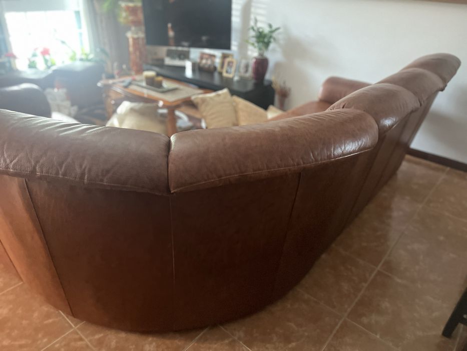 Sofa em pele redondo em otimo estado