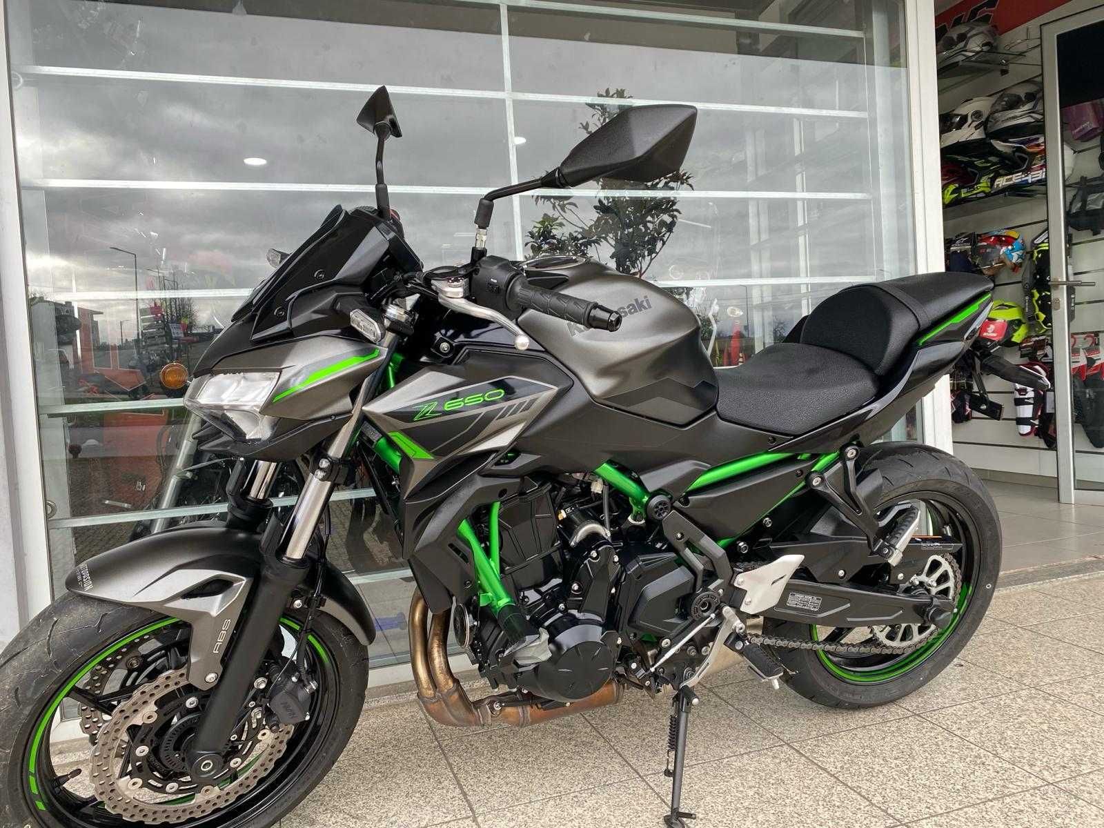 Kawasaki Z650 com 2000KM