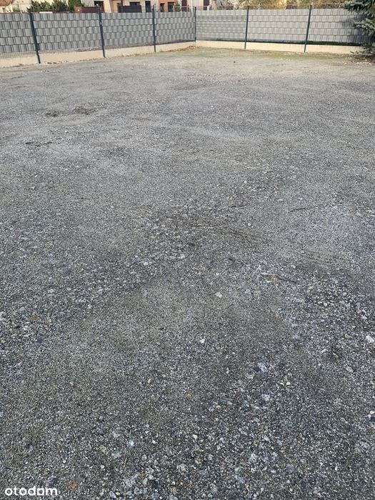 Do wynajęcia ogrodzony plac z blaszanym garażem