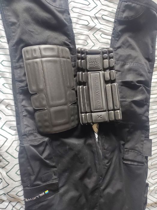 Profesjonalne spodnie robocze z wkładkami na kolana firmy BLUEWEAR