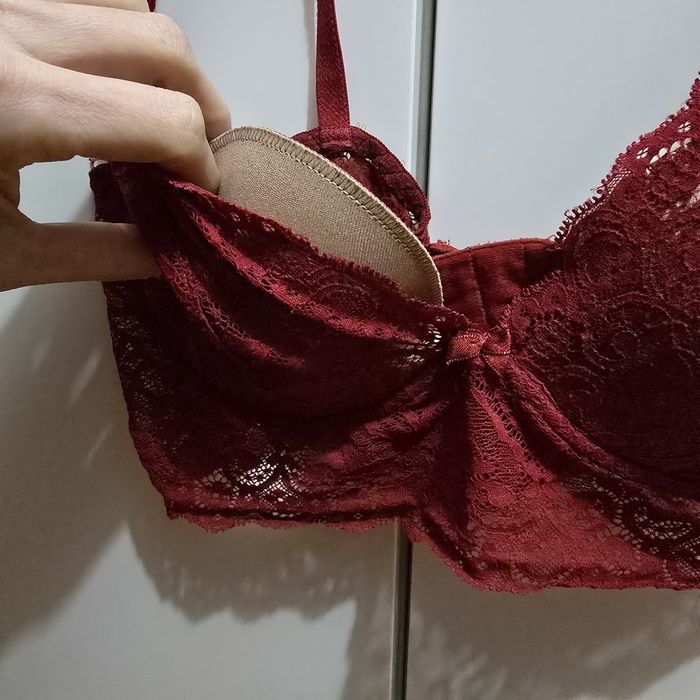 Biustonosz Intimissimi 70C ciemnoczerwony koronkowy