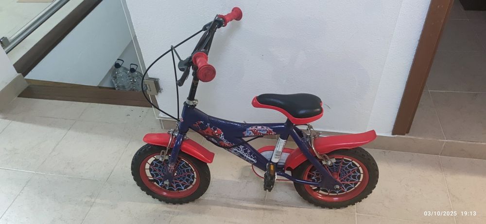 Bicicleta criança homem aranha