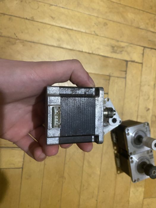 Кроковий двигун 23km c051 07v