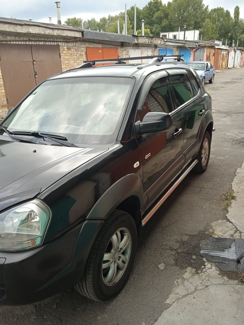 Hundai Tucson 2008р. 201тис. 2.0 автомат.