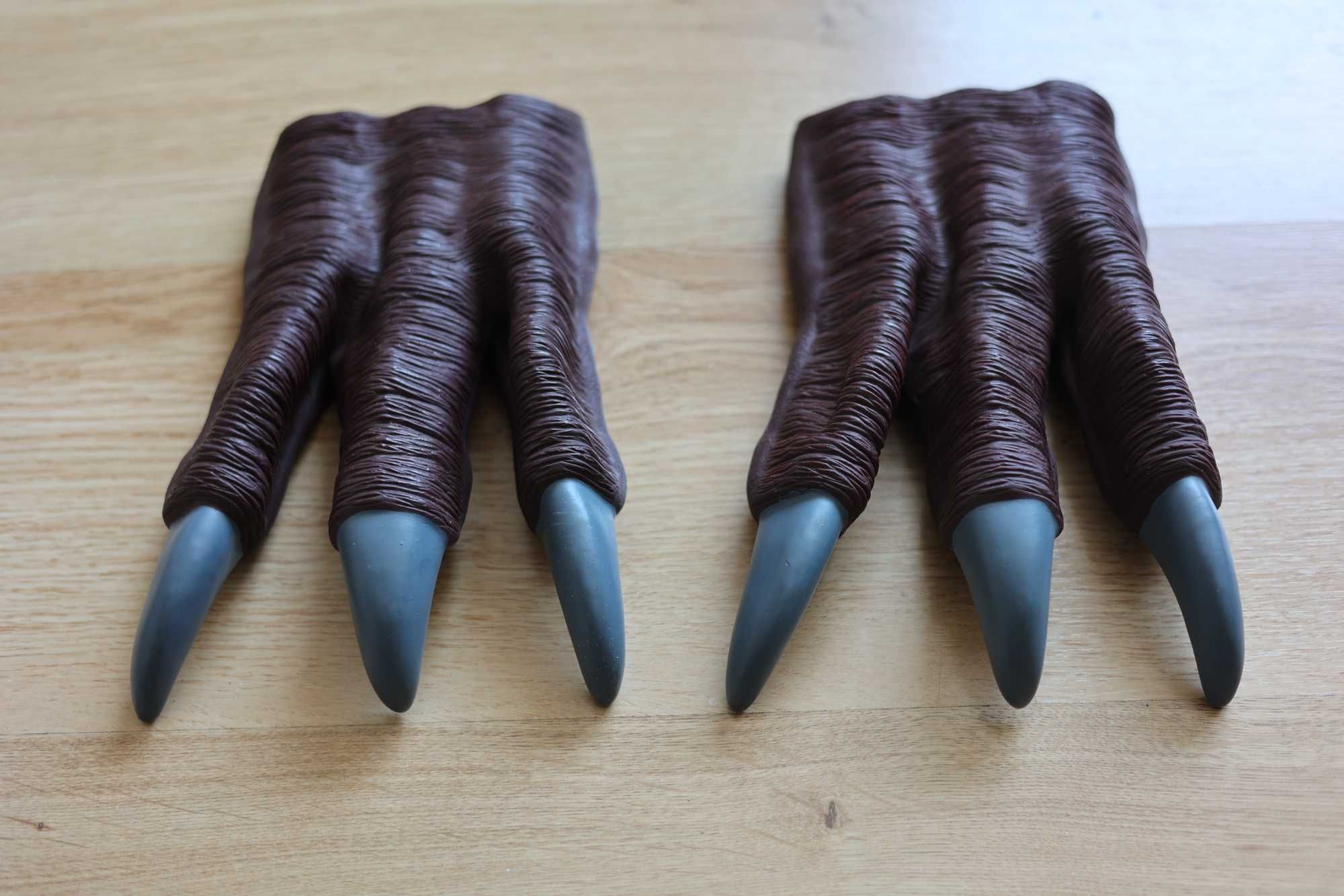 Mãos Dinossauro, cada par 15€