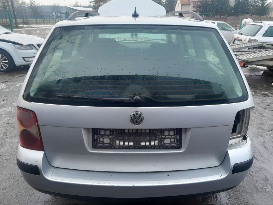 Klapa tylna passat b5 fl kombi kod lakieru LA7W