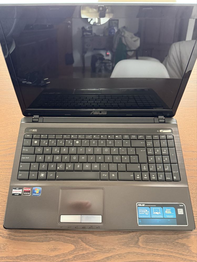 Computador Asus K53U AMD e-350 Monitor 15.6”