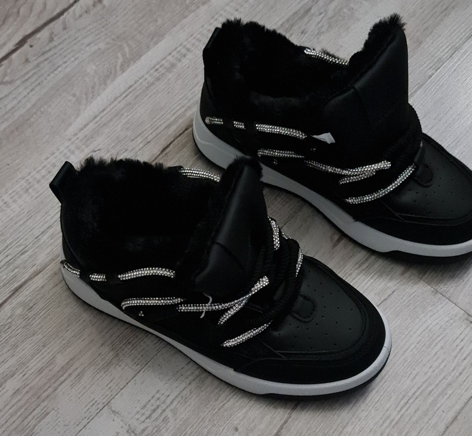 Czarne adidasy ocieplane