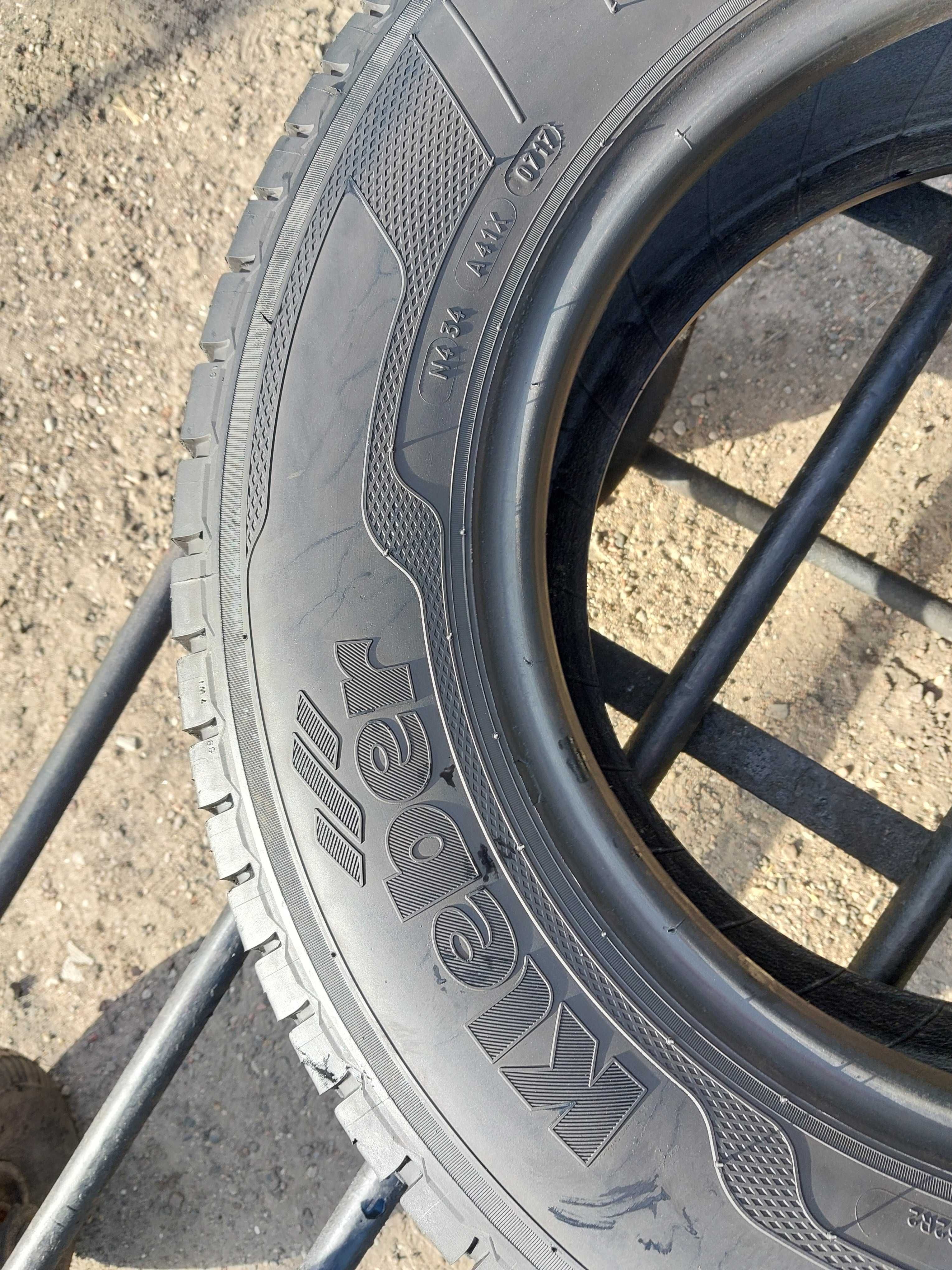 Opony letnie 215.70.15c Bus wzmacniane Kleber