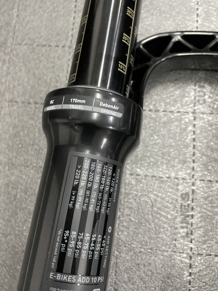 Amortyzator rock shox lyrik debon 170 mm 27,5 +