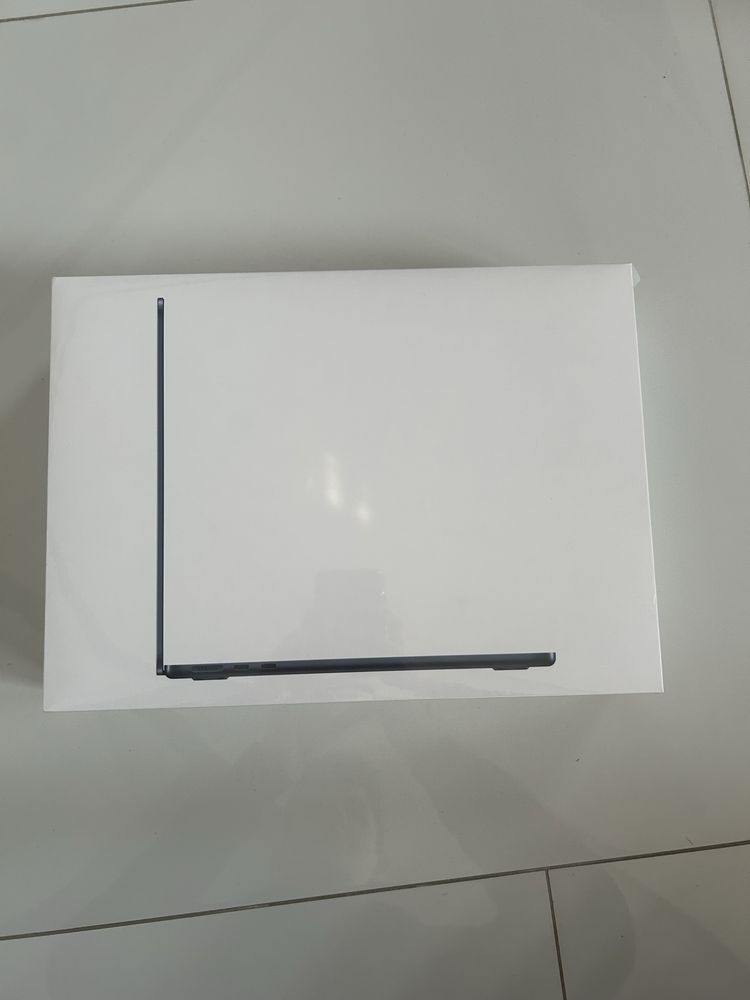 MacBook Air M2 13.6 256 gb