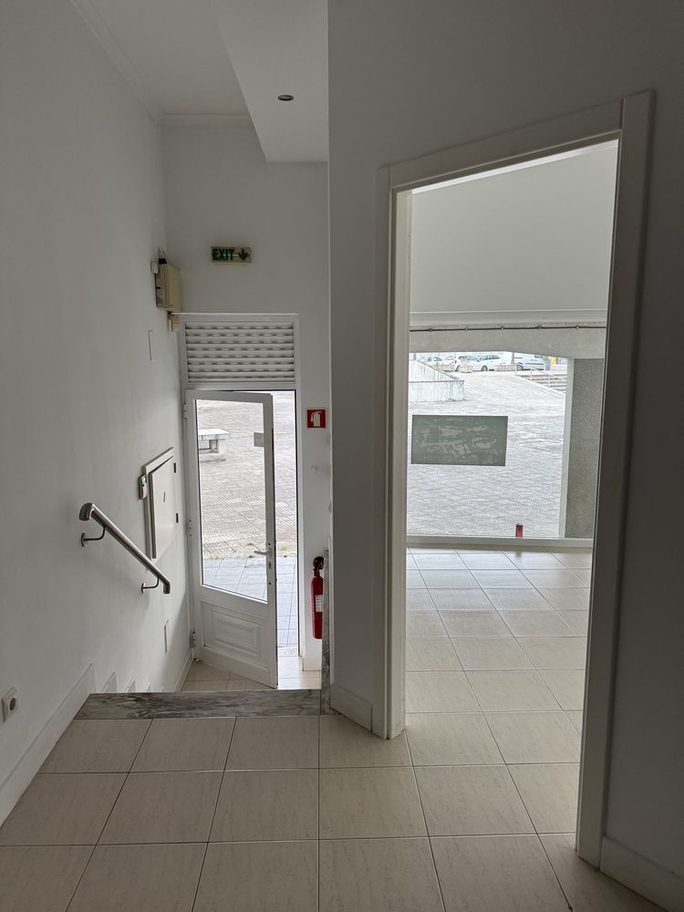 Vende-se ou aluga-se loja comercial