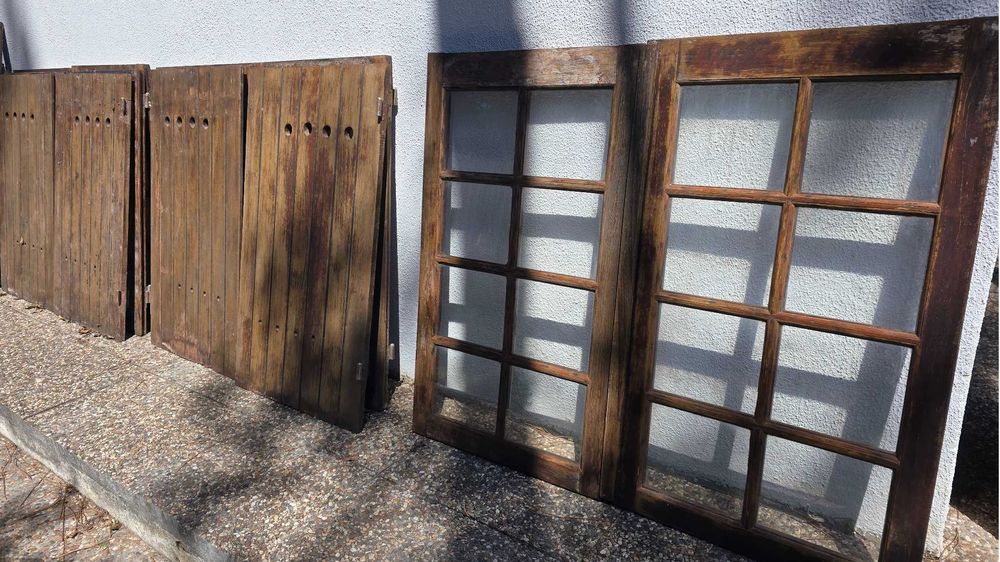 Janelas de madeira exteriores antigas usadas