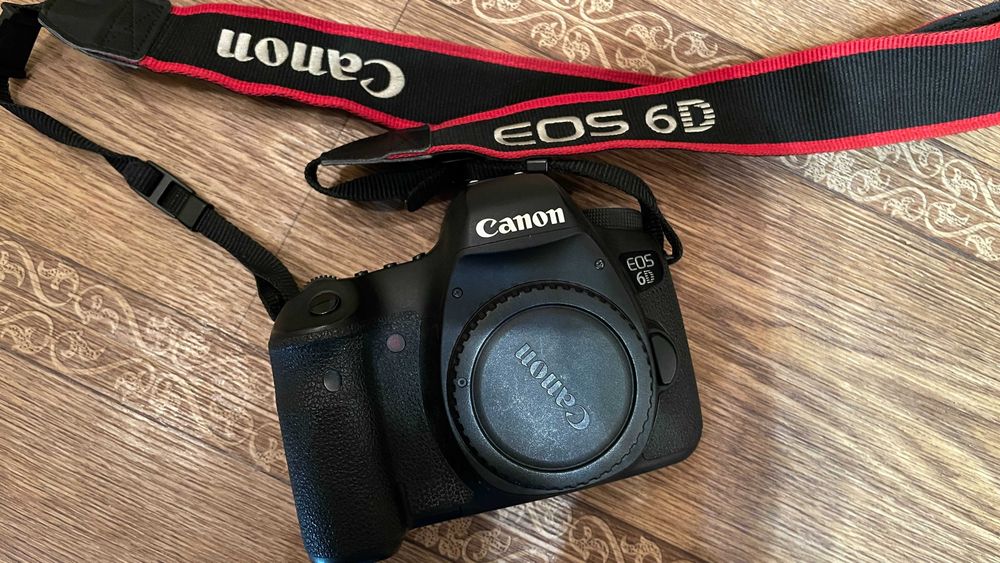 Дзеркальна камера Canon 6d body