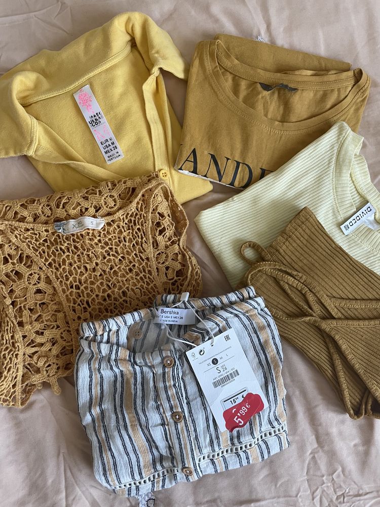 14 T-shirts e tops: amarelo, vermelho, rosa