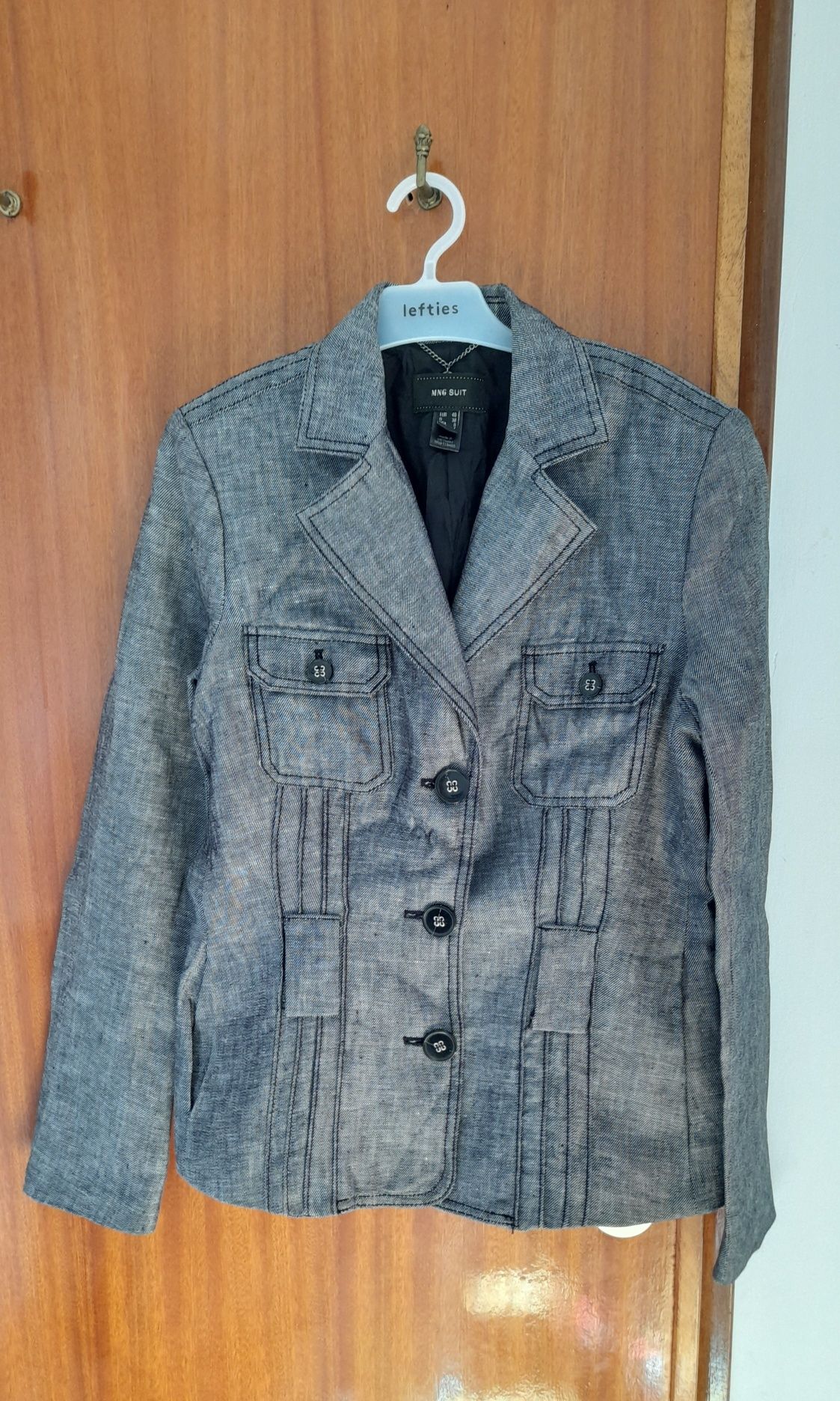 Conjunto de casaco e saia