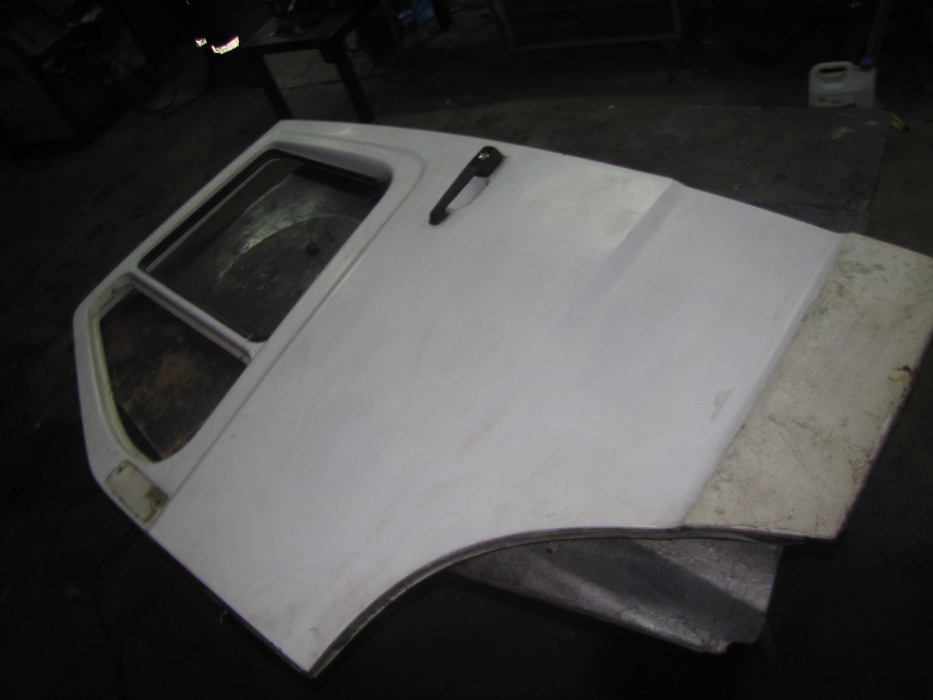 drzwi przednie lewe mercedes t1 kaczka 207-410