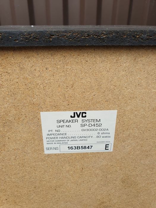 Wieża JVC z kolumnami